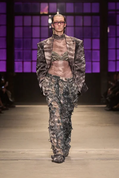 Look 19